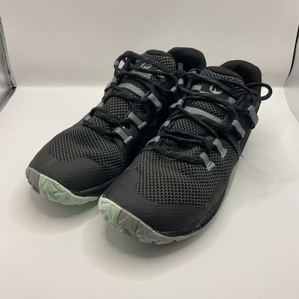 Merrell Women's Trail Glove 6, Black and Gray Sneakers, Size 7.5 J135384